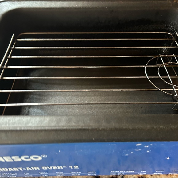Nesco Roast-Air Oven 12 - Picture 2 of 6